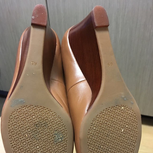 Tori Burch “Sally 2” Peep Toe Wedge Pump - Picture 5 of 5